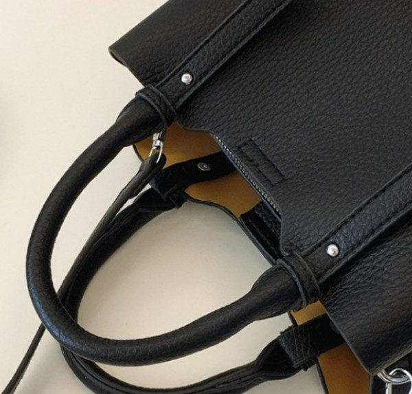2025 new casual and lightweight crossbody bag 2025 new casual and lightweight crossbody bag