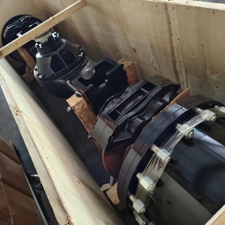 Shantui SR28MR-3 road roller front drive axle assembly 217C-18-01000 Shantui SR28MR-3 road roller front drive axle assembly 217C-18-01000