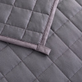 Международное стандартное вязаное вязаное одеяло с серым.