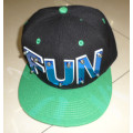 Bunte Spike-Hip-Hop Hat flache Krempe Acryl Buchstaben Nieten Punk Stud GAP