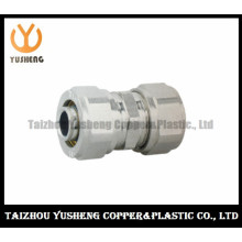 Accesorio de latón forjado con dos tuercas ciegas para tubo compuesto de plástico de aluminio (YS3306)