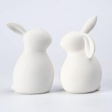 Keramik weiße Kaninchen -Osterdekoration
