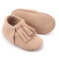 Handgefertigte Babyschuhe aus Wildleder mit weicher Sohle