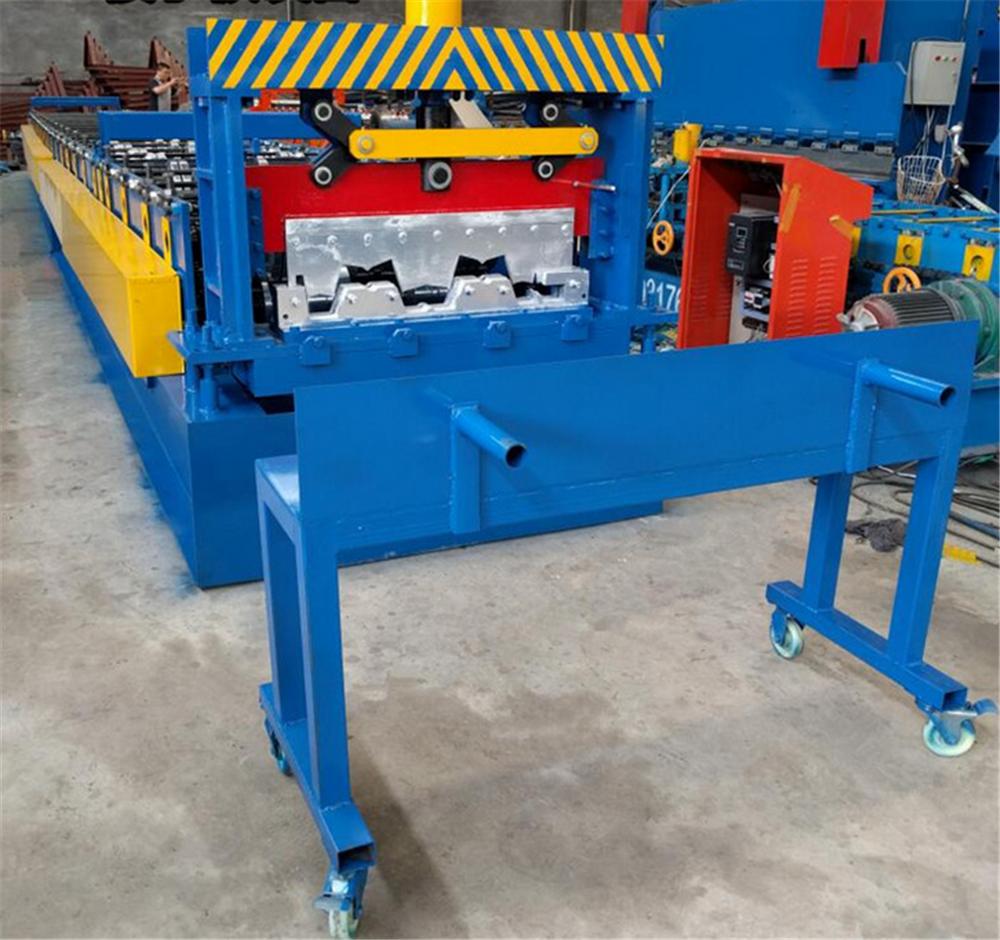 Metal floor decking roll forming equipment