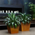 Planter en acier Corten en plein air