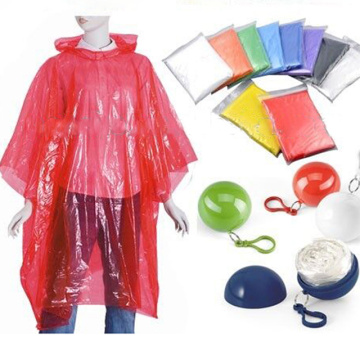 Poncho de pluie jetable pour cadeaux promotionnels en boule en plastique