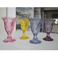 Eisbecher in Blumenform aus transparentem Glas