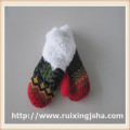 children knitted Chrismas tree pattern gloves