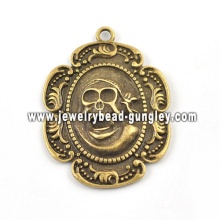 Skull metal pendant