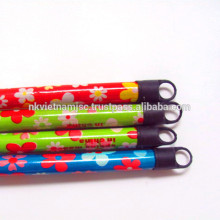 FLOWER PVC COATED WOODEN BROOM STICK/120 X2.2CM WOODEN BROOM HANDLE WITH COLORFUL CAP