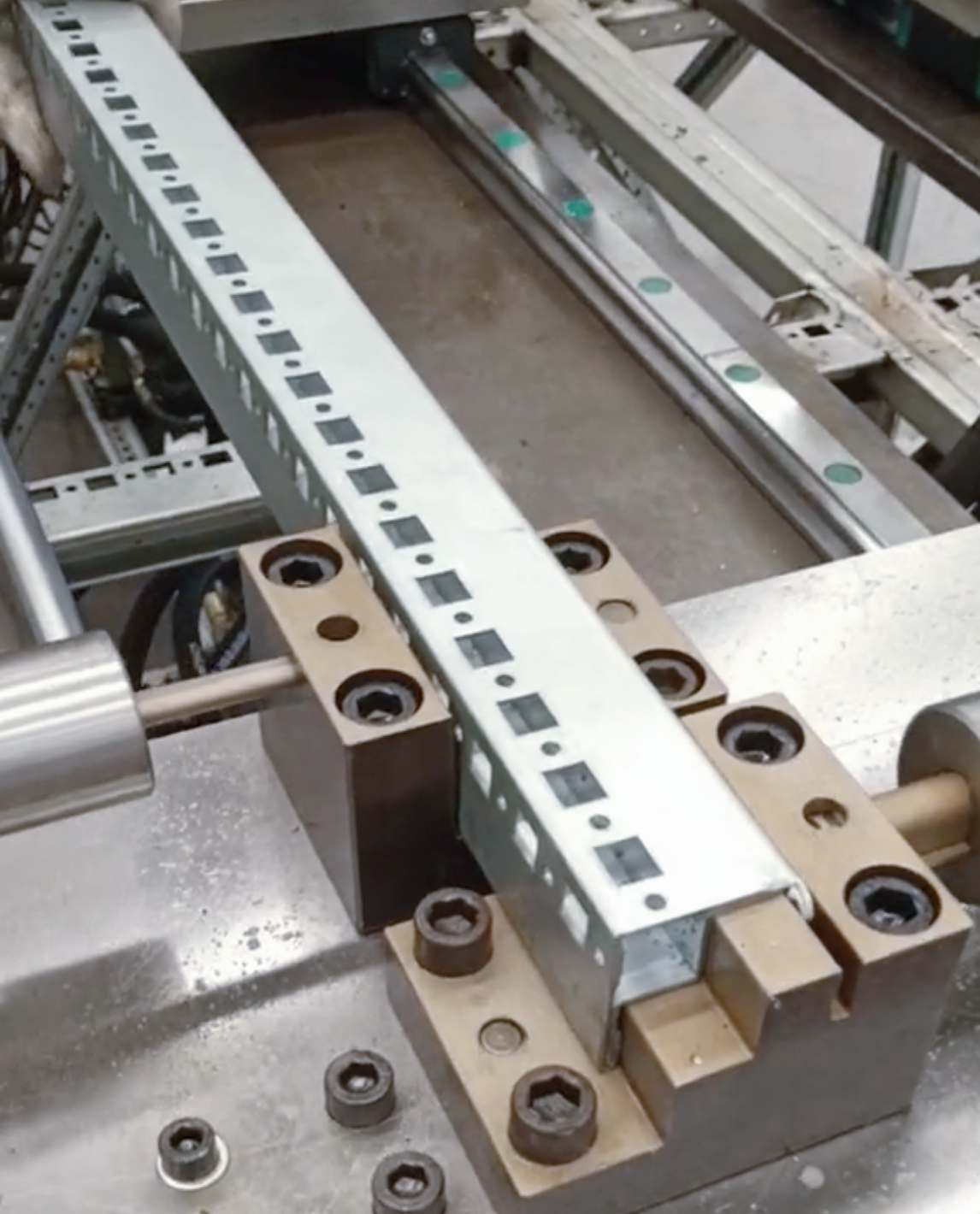 Roll forming machine Roll forming machine
