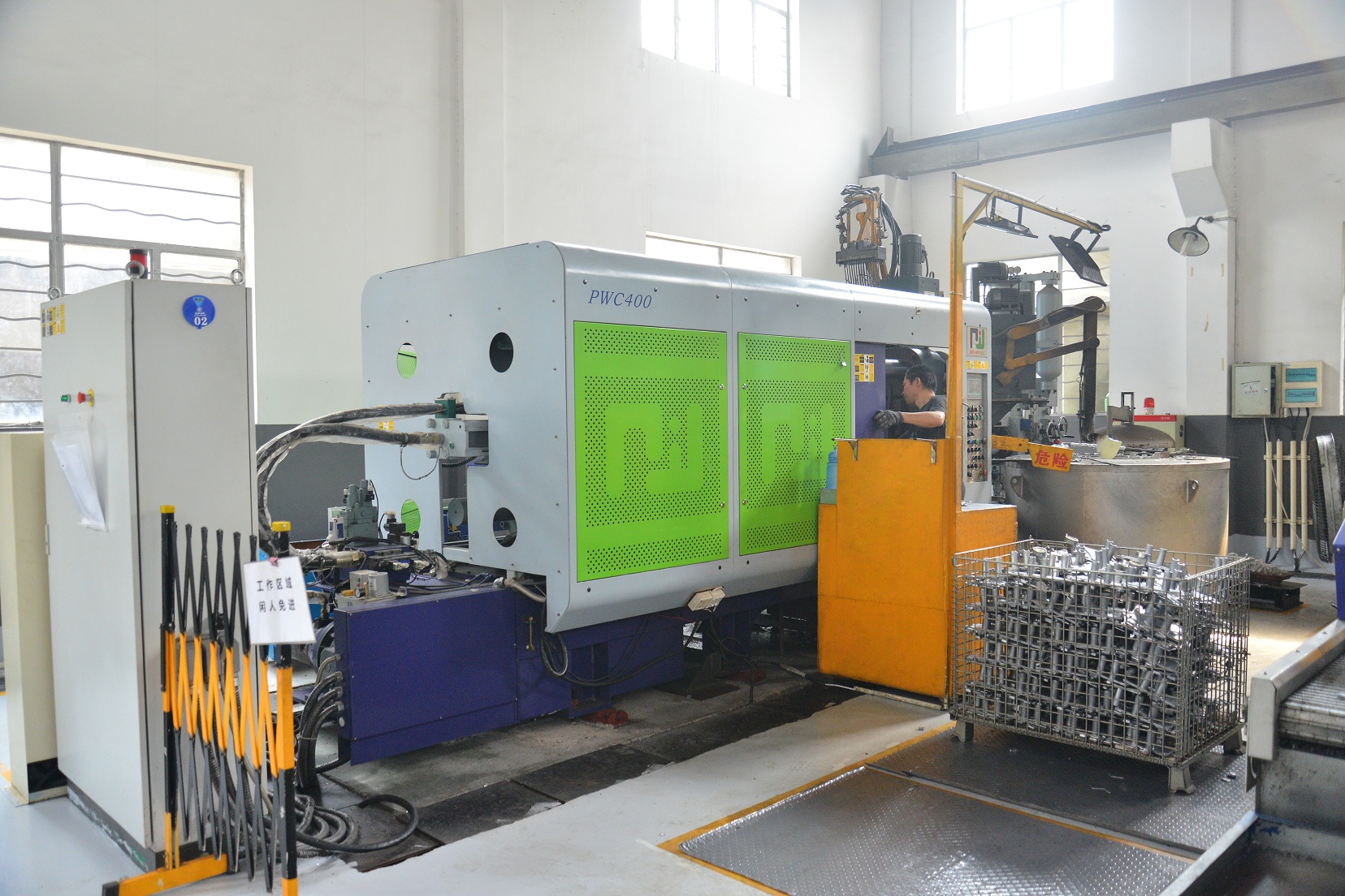 DIE CASTING MACHINE