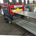 Hydraulic arch roofing sheet curving machine