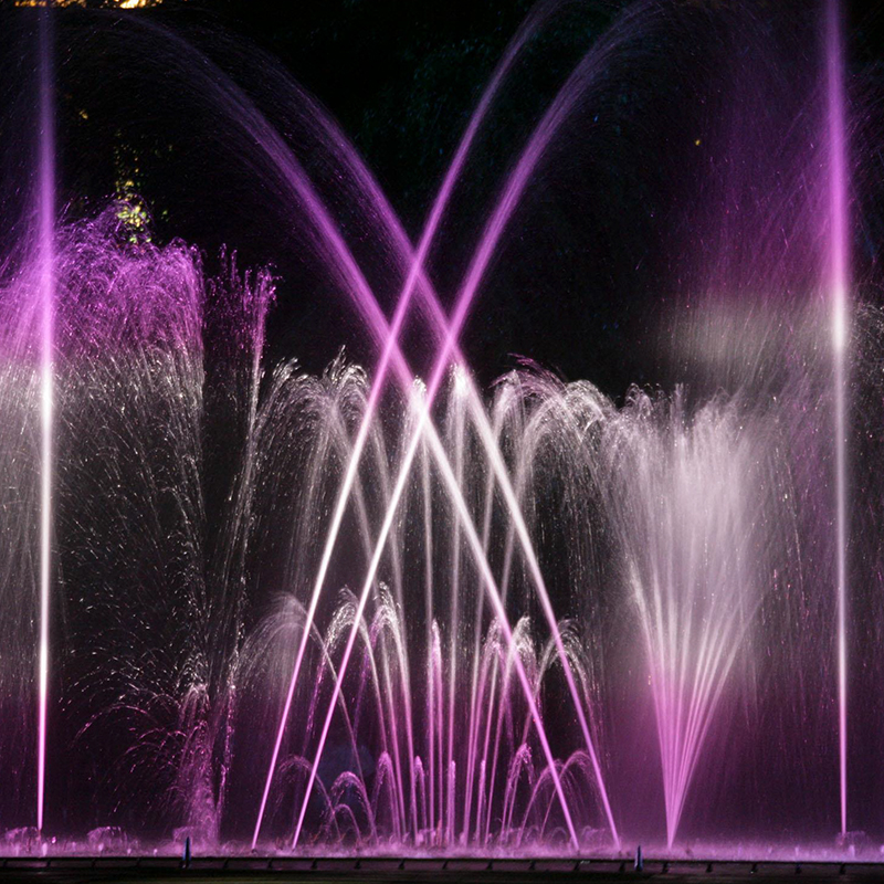 large outdoor water fountains