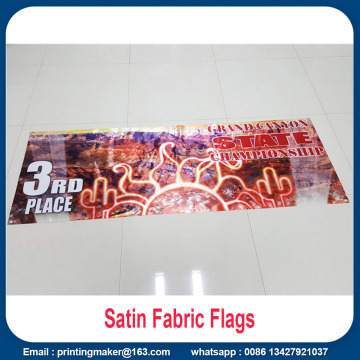 Bannières personnalisées de drapeaux du monde de tissu de satin