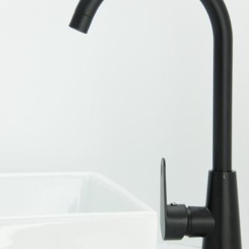 Le pulvérisateur de robinet d&#39;évier en acier inoxydable noir moderne tire les robinets de cuisine