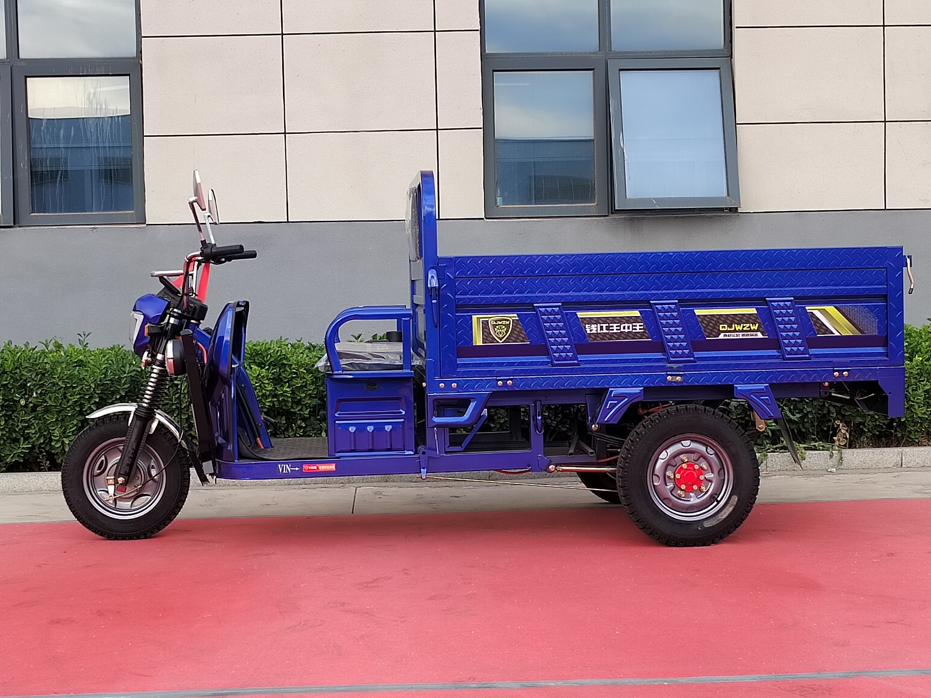 The third-generation Luba 180 electric vehicle The third-generation Luba 180 electric vehicle