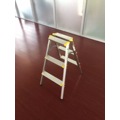 Tabouret escamotable en aluminium