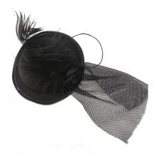 Chapeau noir avec costume en dentelle pour une balle masquée