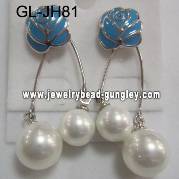 femmes fleur bleue shell boucles d'oreilles perles