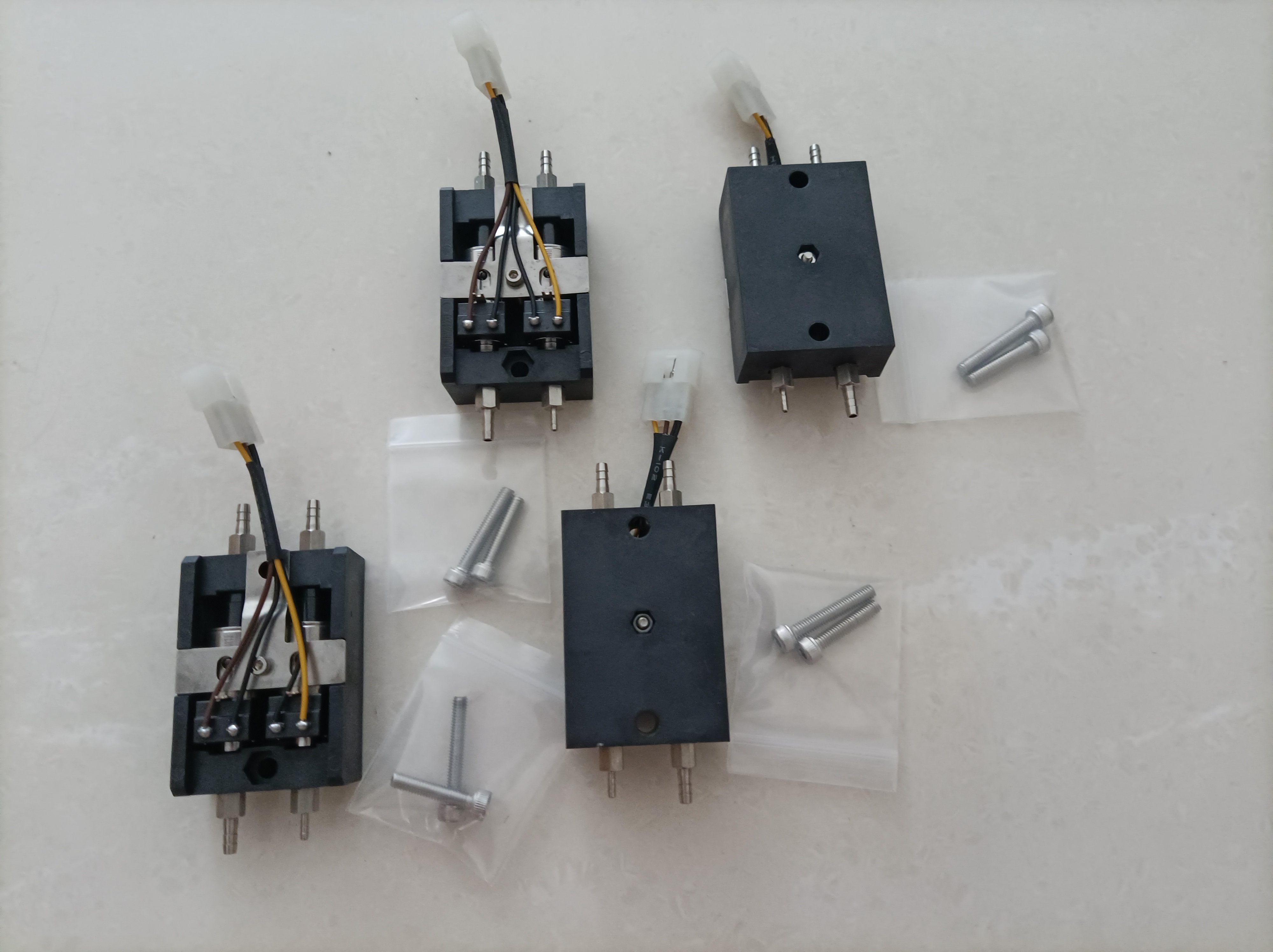 Imaje ENM10133 electrovalve block with 2pcs solenoid valve inside for MarkemImaje CIJ printers S4 S7 S8 9020 9030 90403 Imaje ENM10133 electrovalve block with 2pcs solenoid valve inside for MarkemImaje CIJ printers S4 S7 S8 9020 9030 90403