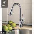 Robinet de cuisine luxueux avec robinets d&#39;eau chromés pour lavabo