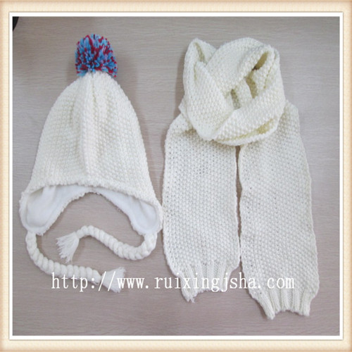 girl's knitted hat and scarf set 