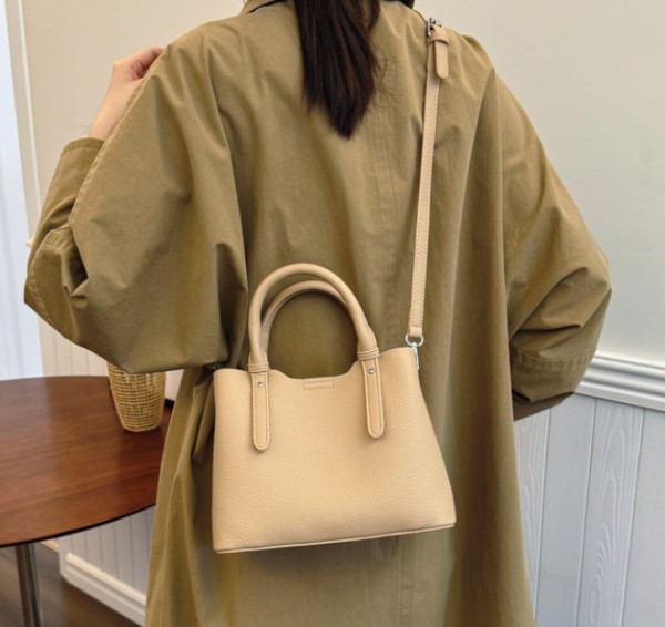 2025 new casual and lightweight crossbody bag 2025 new casual and lightweight crossbody bag