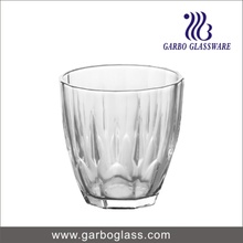 Gobelet en verre à motifs, coupe en verre