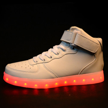 Quente venda flexível brilho LED sapatos atacado