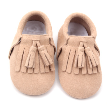 Handgefertigte Babyschuhe aus Wildleder mit weicher Sohle