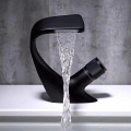 Sanitärkeramik Einhebelmischer aus poliertem Messing Luxus Handwäsche Serie Original Waschbecken Wasserhahn Wasserfall Wasserhahn Badezimmer Wasser