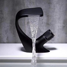 Artículos sanitarios monomando mezclador de latón pulido serie de lavado a mano de lujo grifo de lavabo original grifo de cascada agua de baño