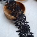 Mariage de collier de broderie de dentelle de fleur de paillettes noires