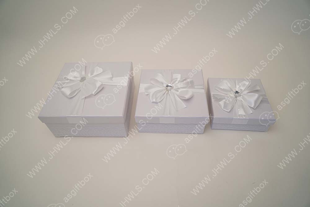 White Knot Cosmetics Gift Box