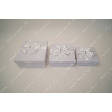 White lace cosmetics gift box