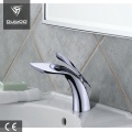 Grifo para lavabo con acabado de cromo del lavabo del baño