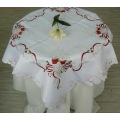 Nappe ronde broderie creuse