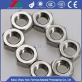 Tantalum screw and nut for vacuum equipment