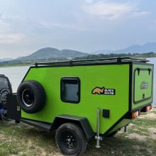 remolque de caravana híbrida fuera de carretera con litera