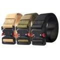 Ceinture homme brun de mode avec ouvre-bouteille