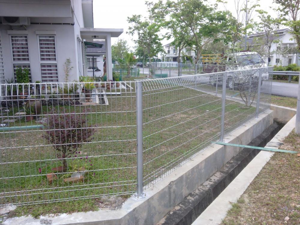 BRC Fence Installing