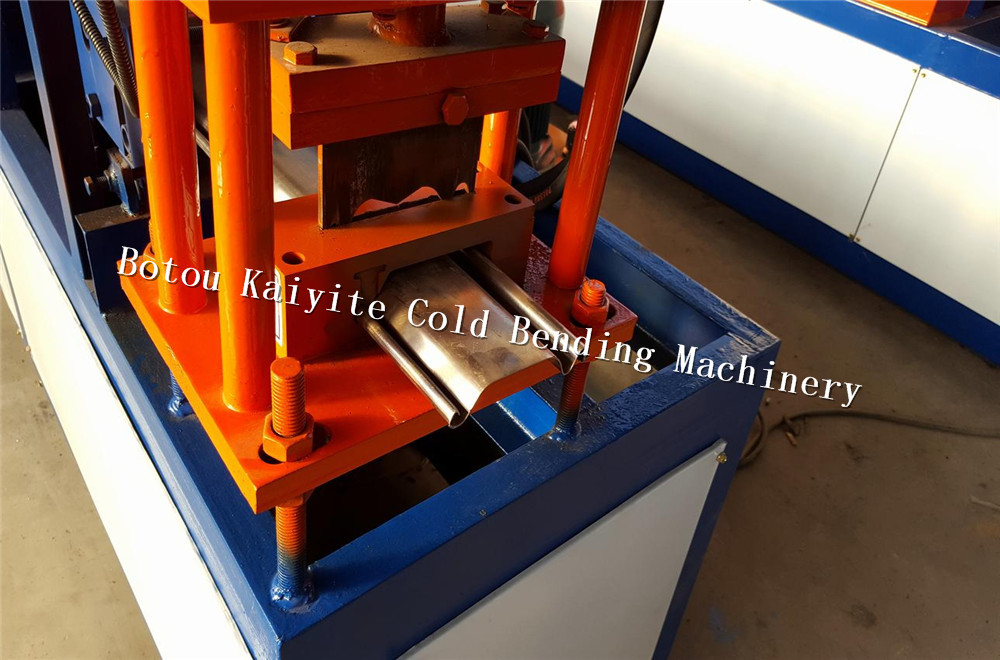 roller shutter door forming machine