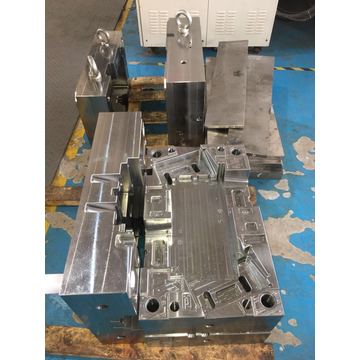 Hot runner mold design and production