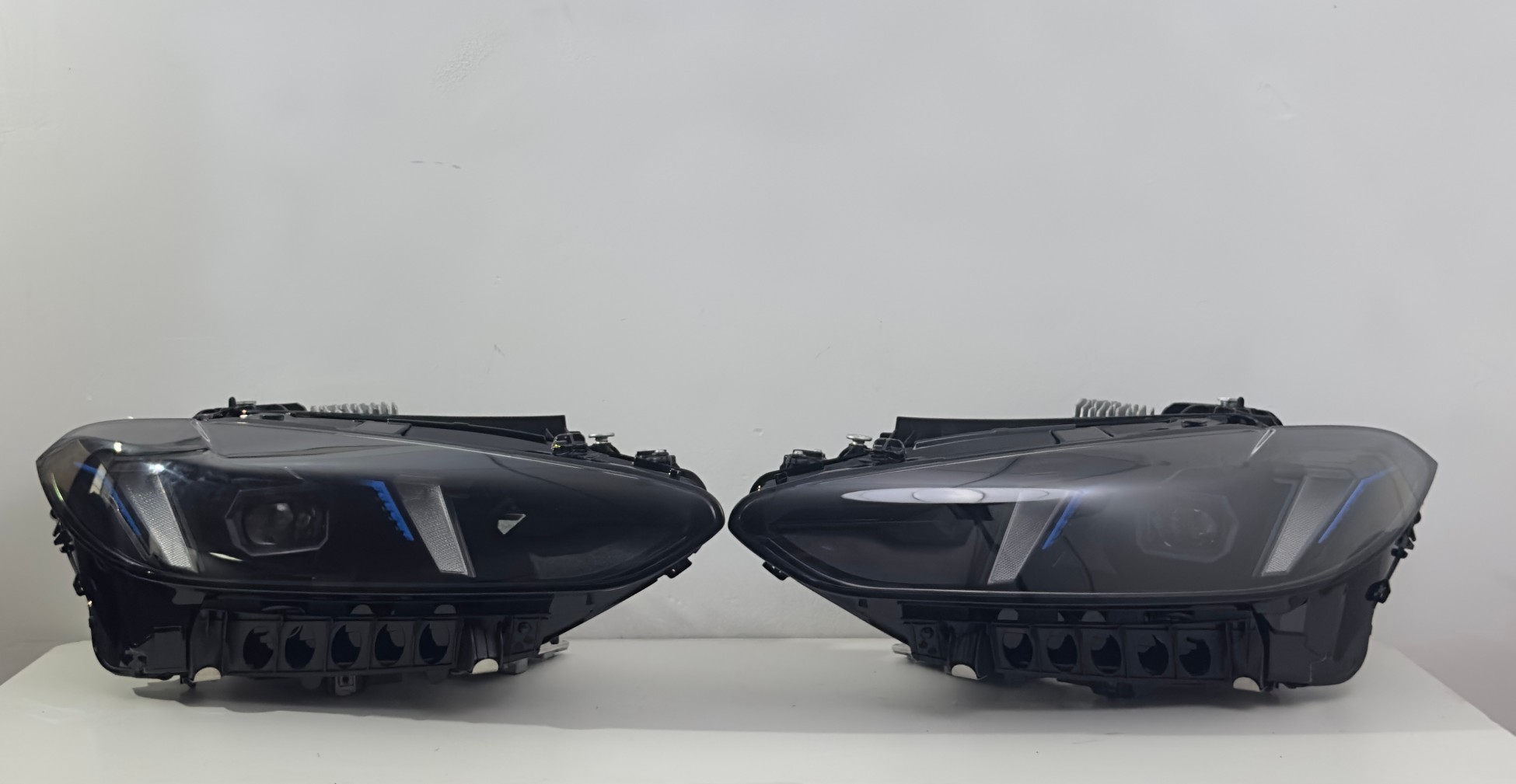 4 seres G22 headlights (1) 4 seres G22 headlights (1)