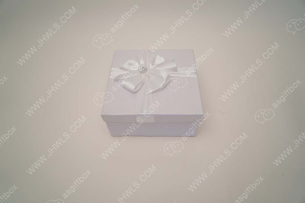 Lace Cosmetics Gift Box