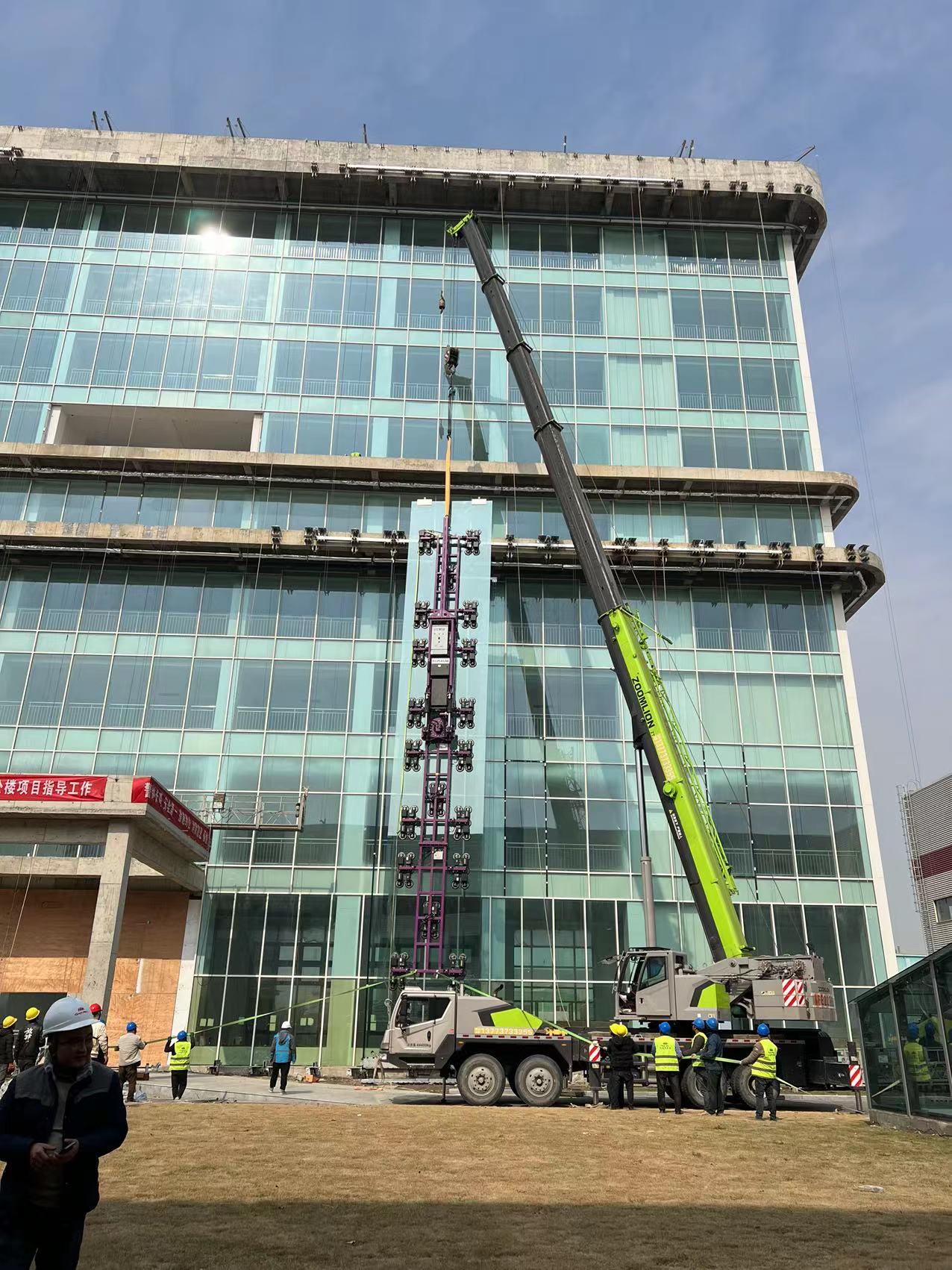 The Largest cambered Glass unit installation lifter (5) The Largest cambered Glass unit installation lifter (5)