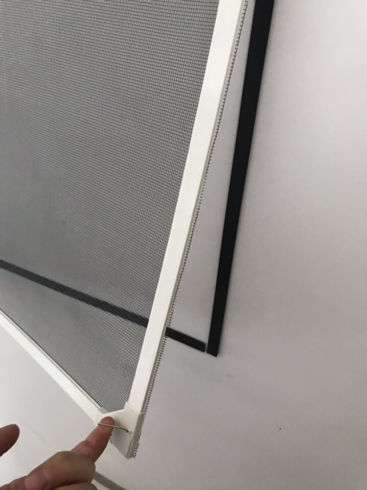 Magnetic Window Conrer