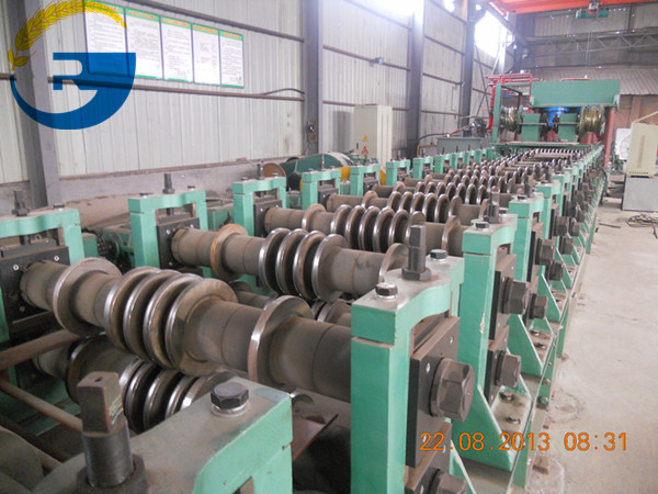 Wall-corrugated-molding-machine