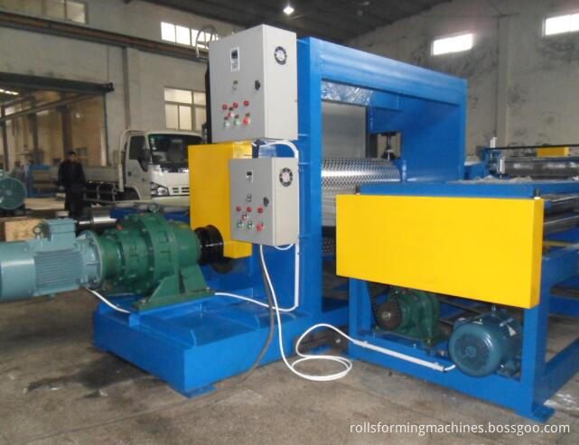 floor sheet embossing machine (10)